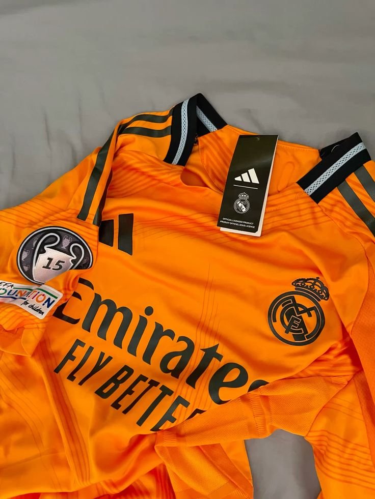 Foto de Laura Fernández con su camiseta