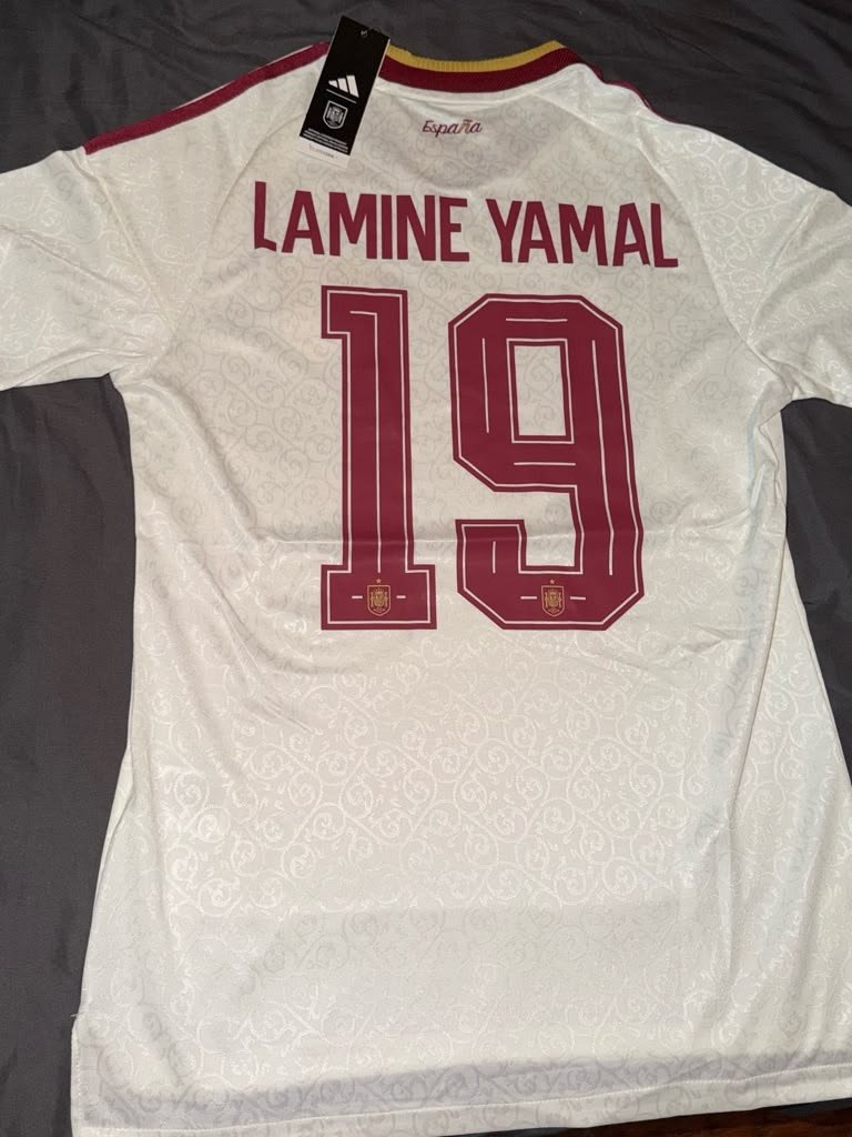 Foto de Alejandro Ruiz con su camiseta