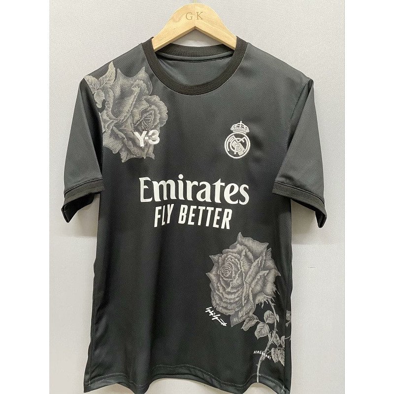 Foto de Víctor Díaz con su camiseta