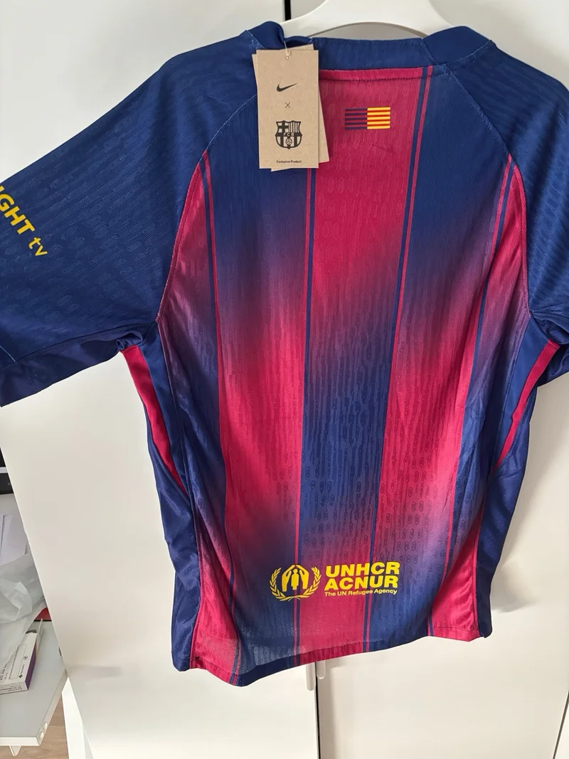 Foto de Elena Domínguez con su camiseta