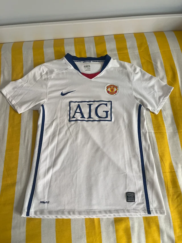 Foto de Víctor Hernández con su camiseta